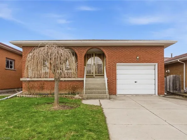 26 Adorn Ct, Hamilton, ON L8E 3N2