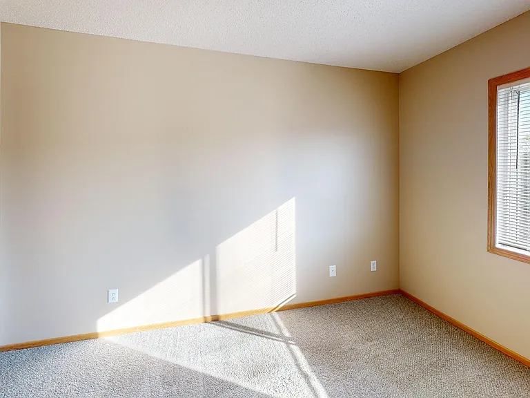 Dakota Park Apartments — Photo 32