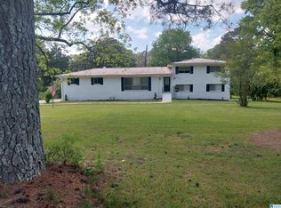 2074 Nixon Rd, Bessemer, AL 35022