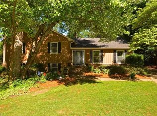 702 Sussex Ct, Greensboro, NC 27410