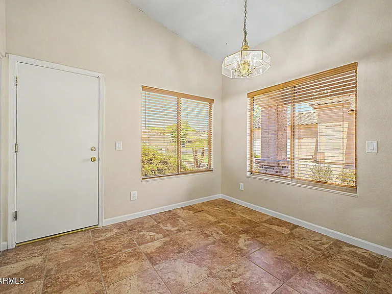 3311 E San Angelo Ave — Photo 11