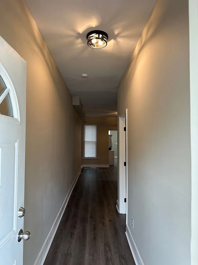 Newly Renovated 4BR/2BA Family Home in Winchester Outdoor Space, Modern Kitchen & More — Photo 4