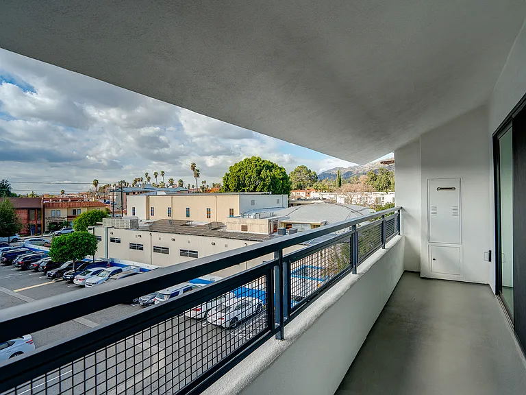 439 Stocker Apartments — Photo 34