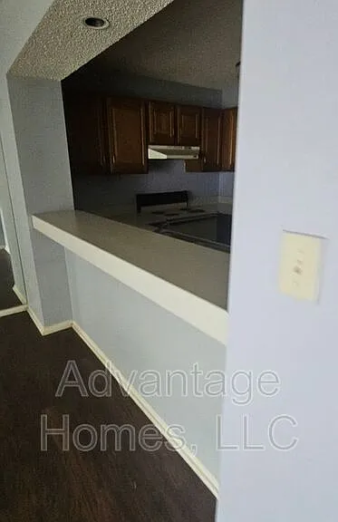 8793 W 106th Ter — Photo 4