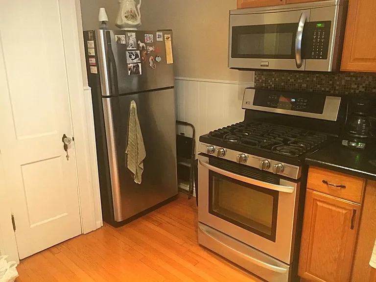 1034 Commodore Dr #2 — Photo 3
