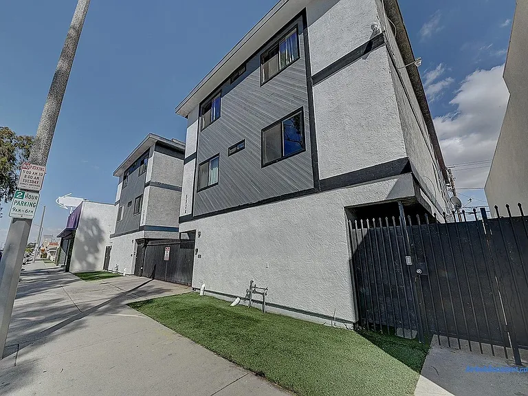 5524-5526 Atlantic Avenue — Photo 3