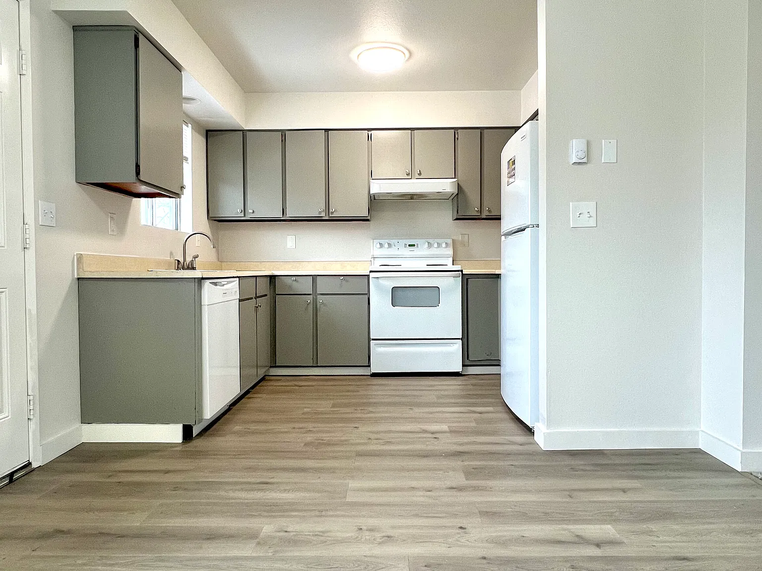 2 bed, 950 sqft, $1,300 — Photo 1