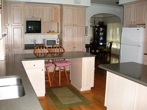 Main Kitchen Has 2 Sinks