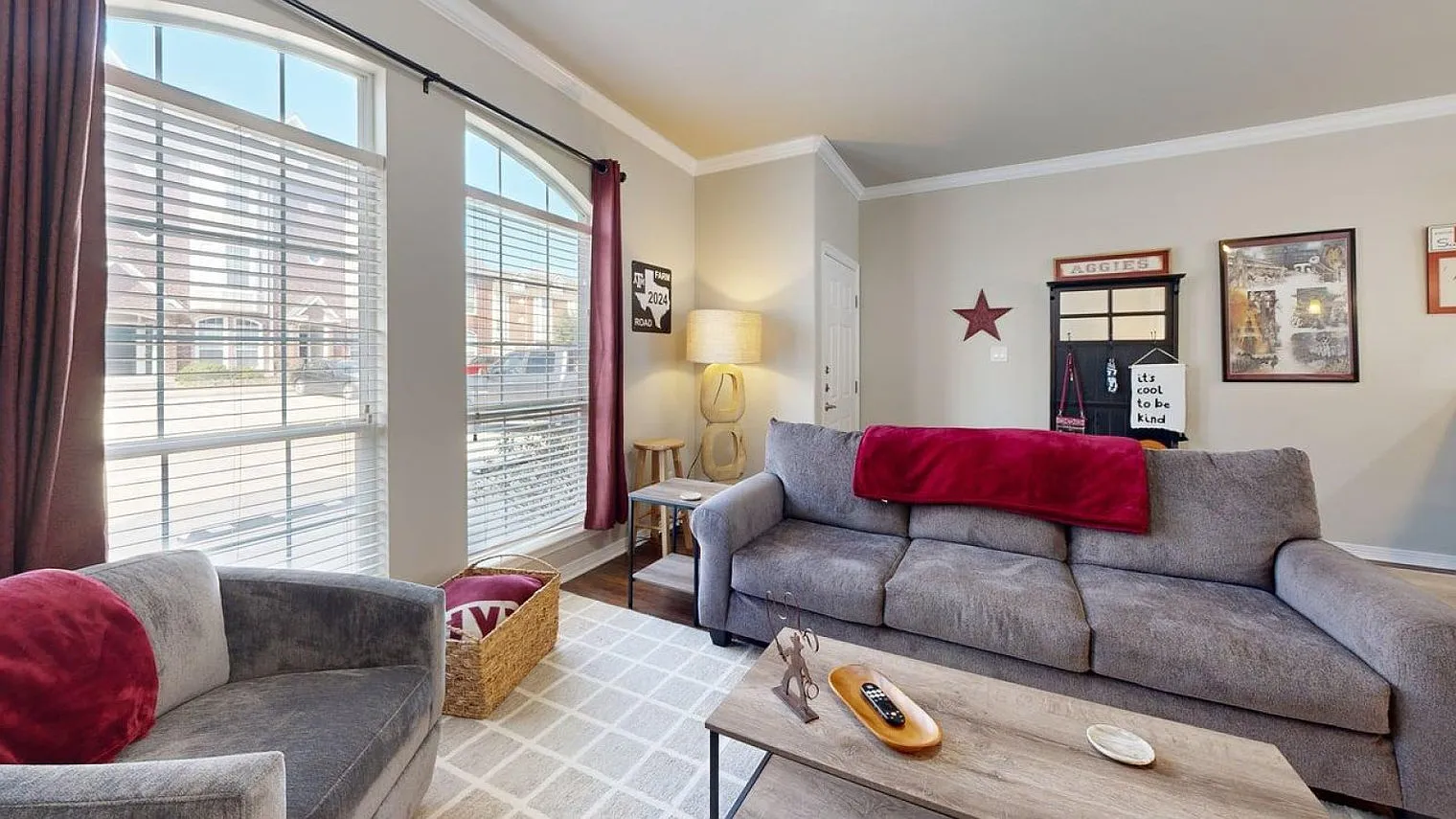 4 bed, 4.0 bath, $6,966 — Photo 1