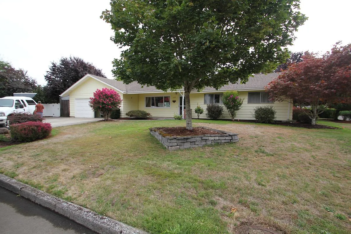 203 N Texas Dr photo 1