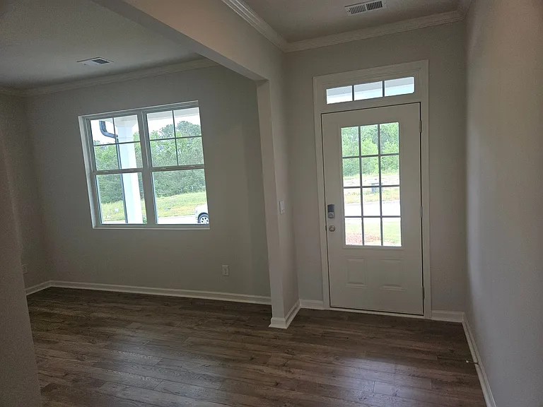 435 Thompson Dr — Photo 4