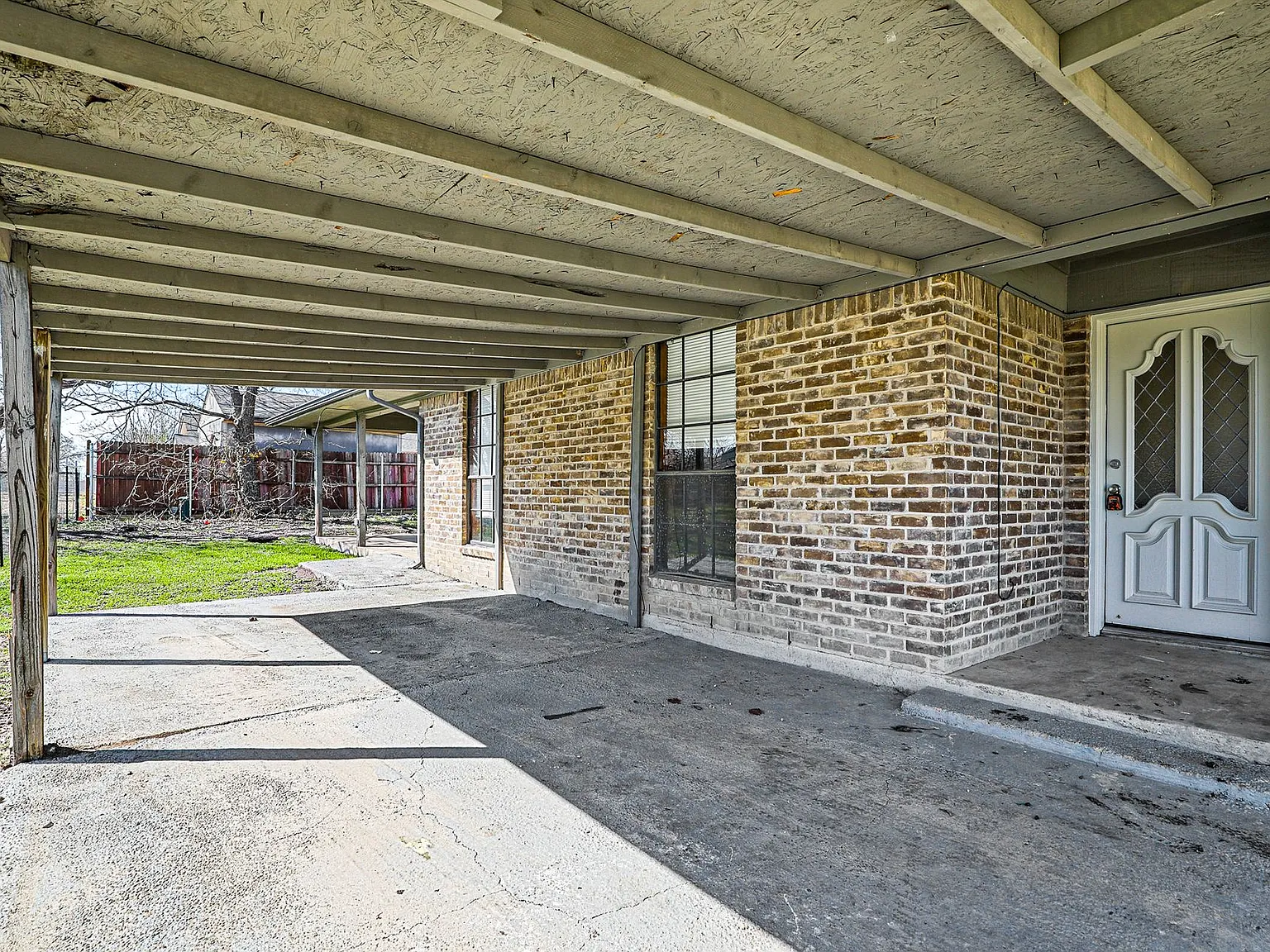 226 E Pritchard — Photo 2
