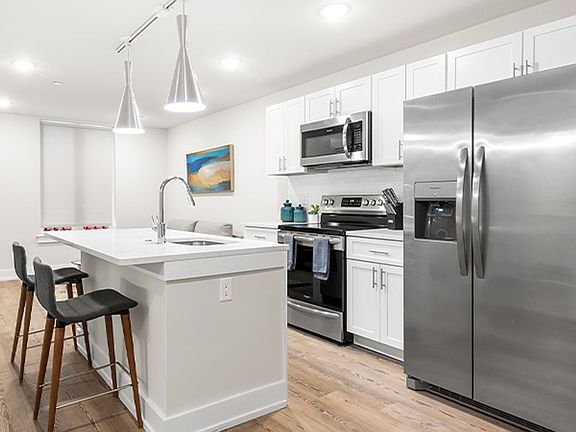 3rd image of 214 Vine St #101