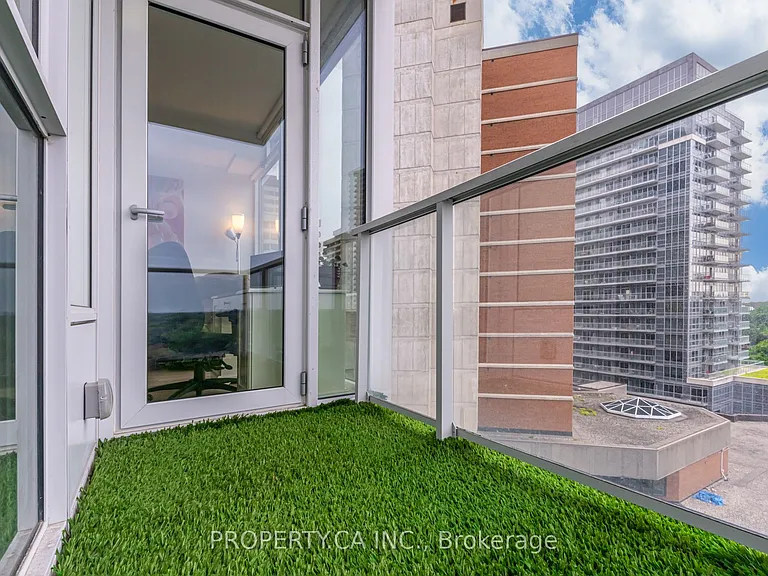 33 Helendale Ave #719 — Photo 25