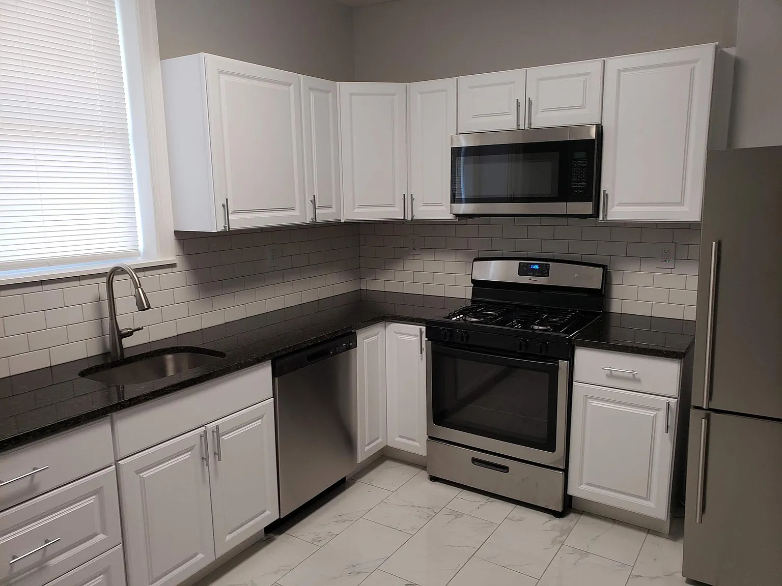 3 bed, 1.5 bath, 840 sqft, $1,700 — Photo 3