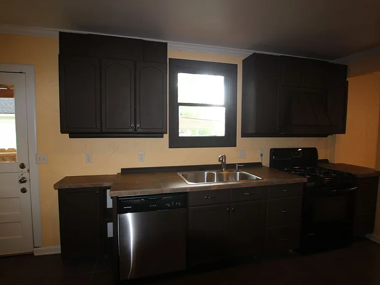 518 W Rusk St — Photo 9