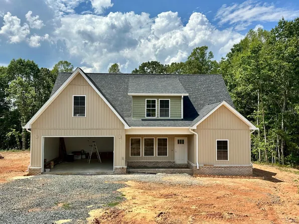 16 Somerset Dr, Appomattox, VA 24522