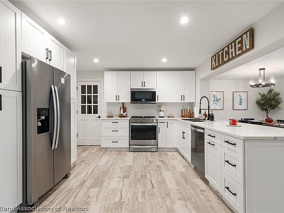 4th image of 305 Lark Ave