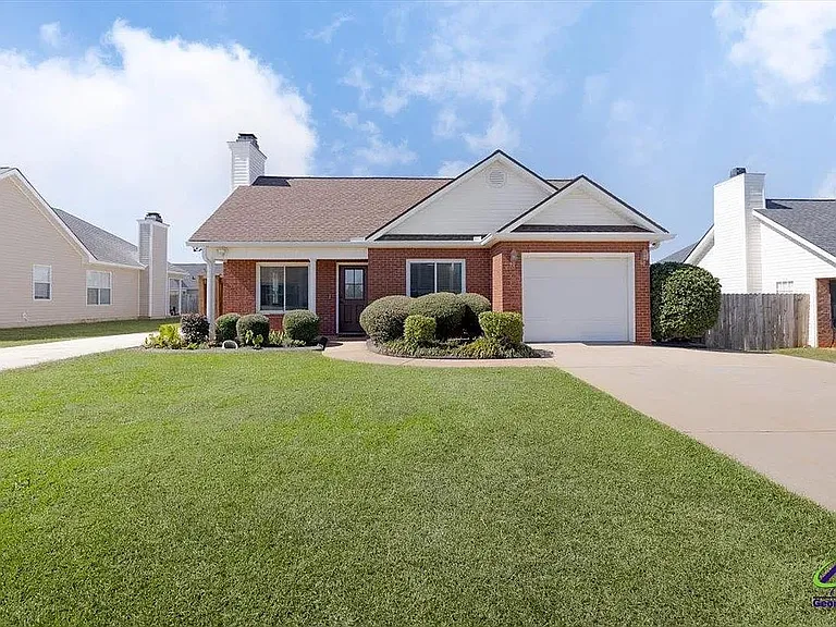 208 Stirling Bridge Dr — Photo 1