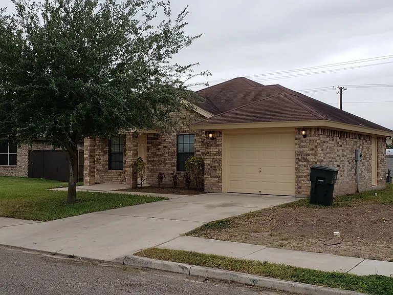 1306 Adela Dr — Photo 4