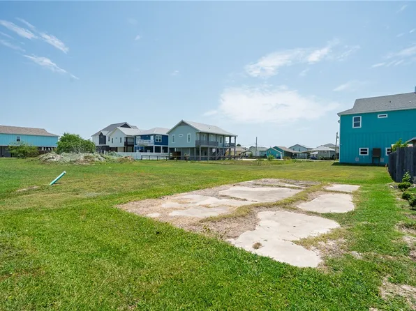 1024 S Church St, Rockport, TX 78382