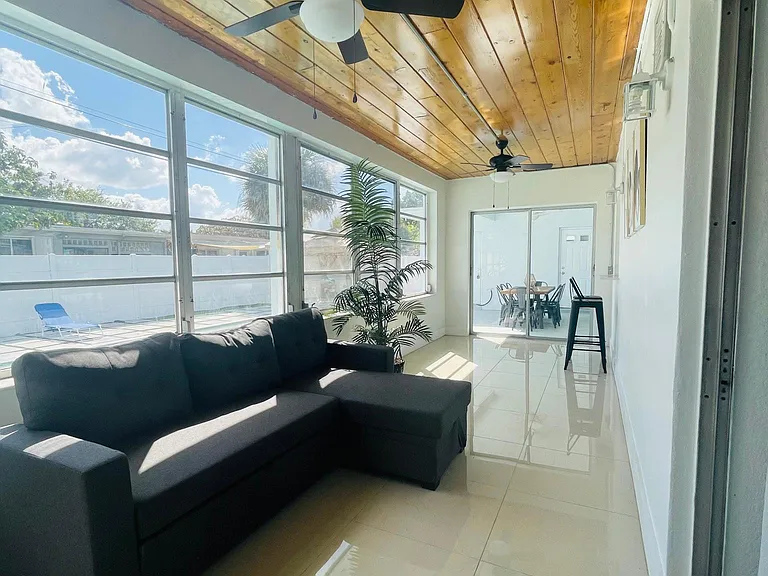 7904 Miramar Pkwy — Photo 7