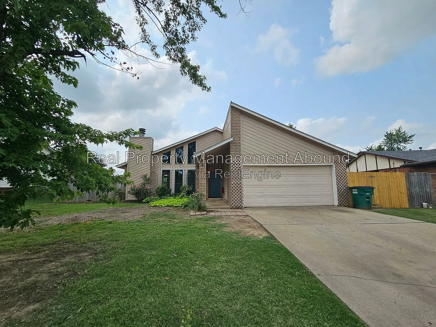 3 bed, 2.0 bath, 1293 sqft, $1,500 — Photo 1