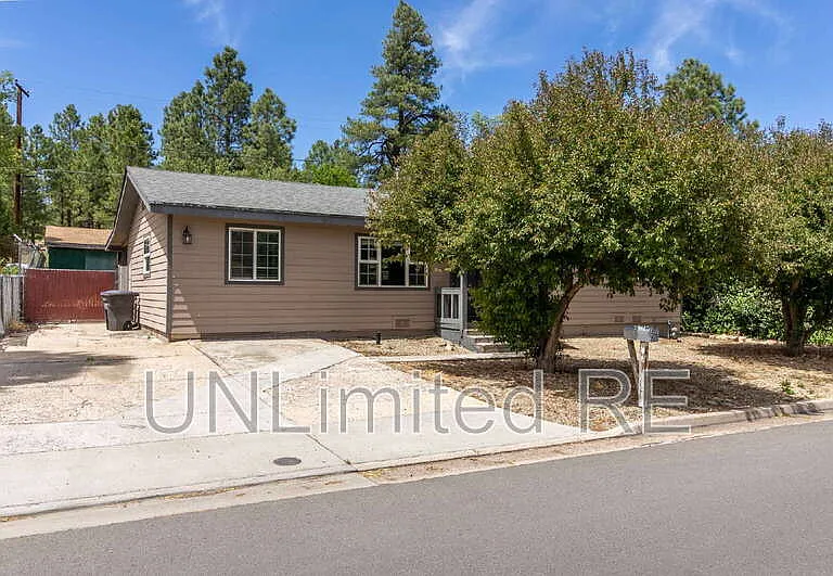 216 E Zuni Dr — Photo 2