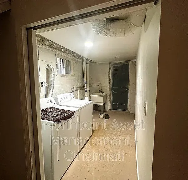 3646 Besuden Ct — Photo 15