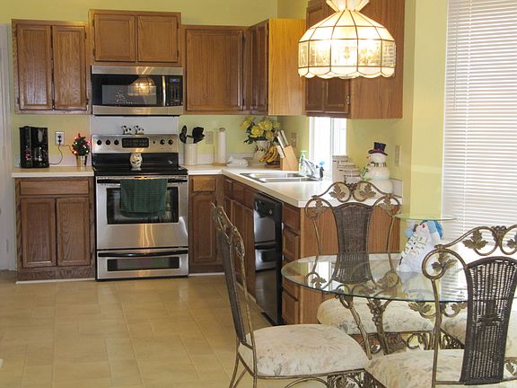 Kitchen/ Breakfast Room