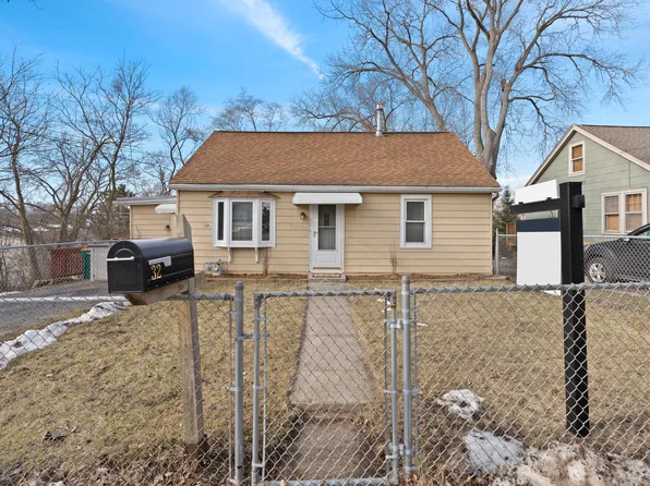 32 Arlington Ln, Fox Lake, IL 60020