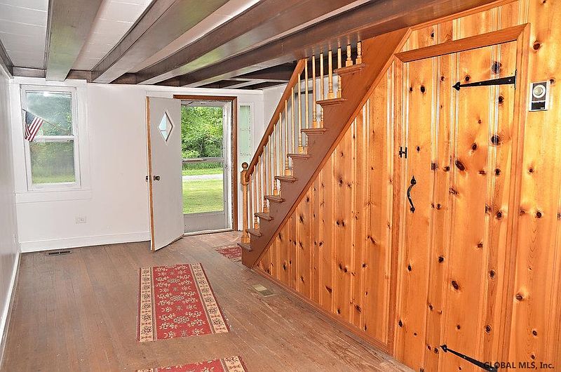3rd image of 11 FEATHERBED Lane
