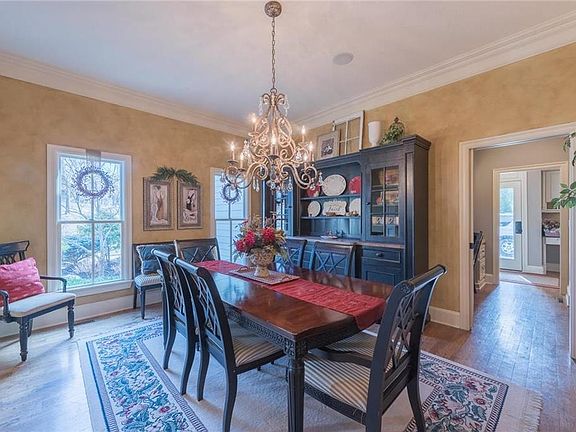 Formal Dining Room w/ Crown Molding & Hardwood Floors