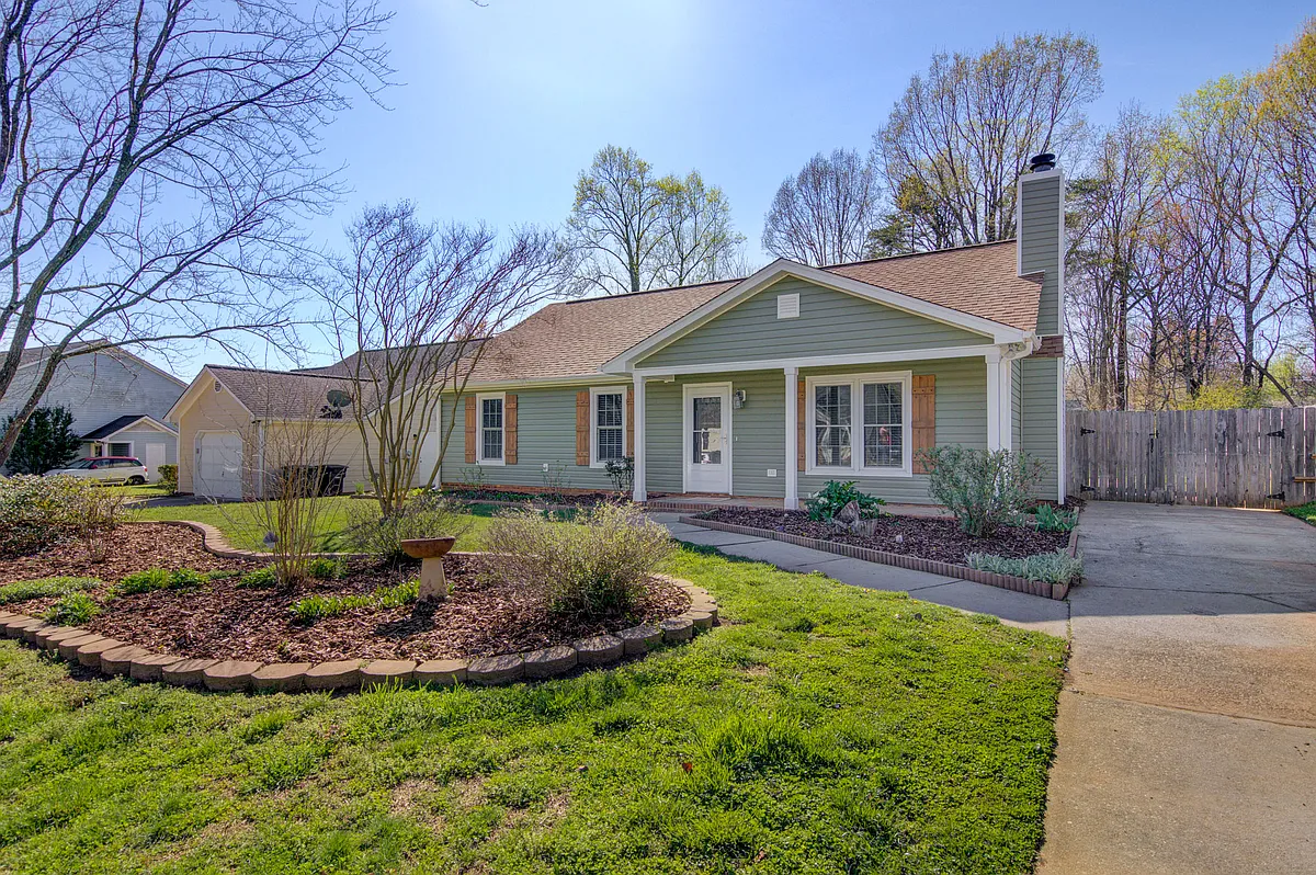 Building Photo - 4711 Eagle Rock Rd