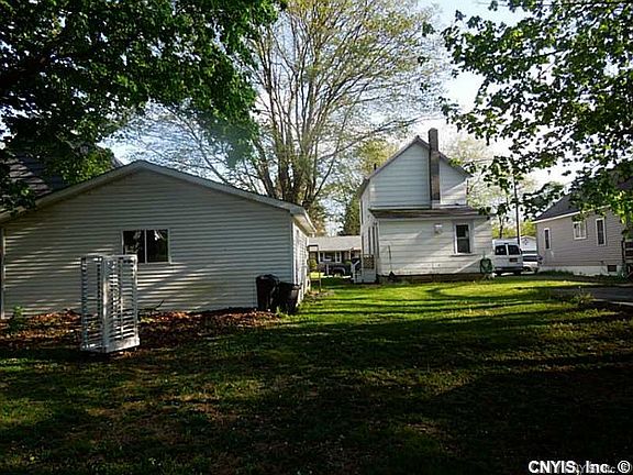 4th image of 58 Evergreen St