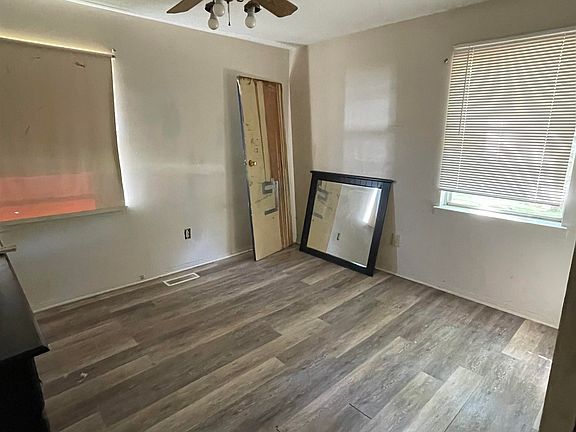 5th image of 142 Gail Ave