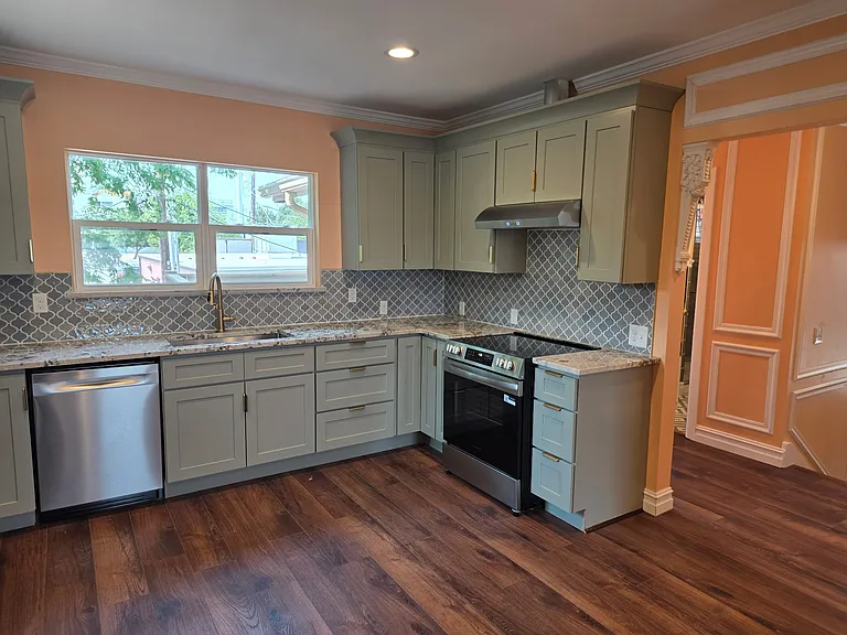 319 E 11th St #B — Photo 13