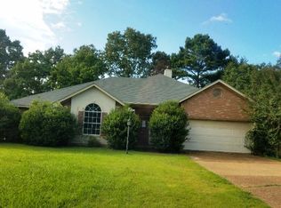 712 Woodridge Pl, Clinton, MS 39056