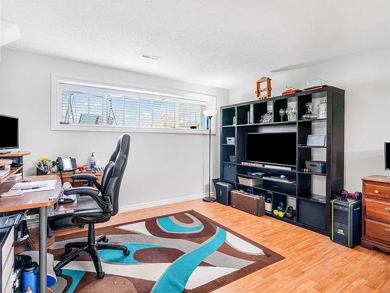 W Rundlehorn Dr NE — Photo 3