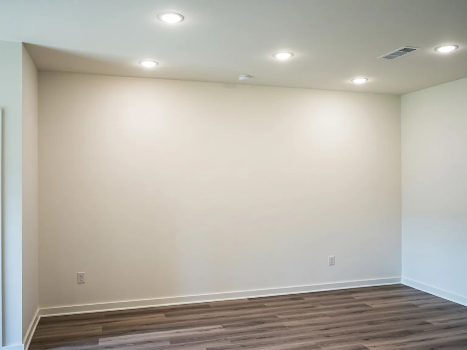 4 bed, 1600 sqft, $2,599 — Photo 4
