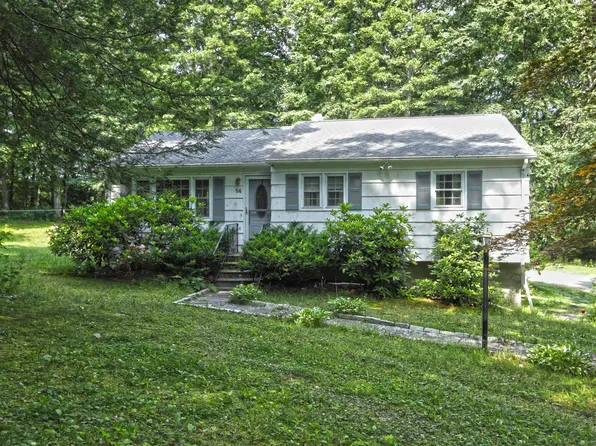 14 Blue Spruce Drive, Newtown, CT 06470