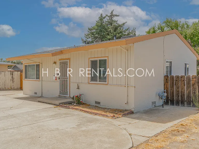 1261 N Tracy Blvd — Photo 3