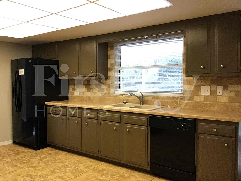161 Sheridan Ave — Photo 6