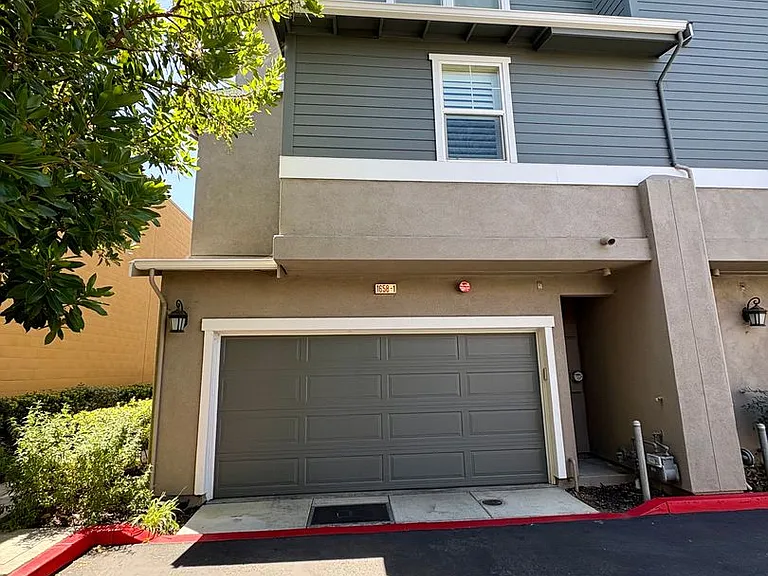 1658 N Pole Pl #1 — Photo 4