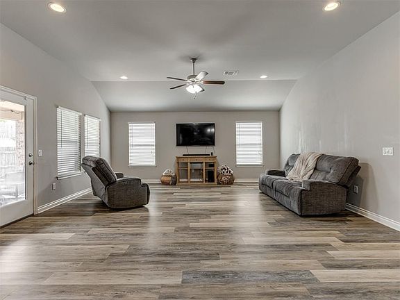 4th image of 12496 Lakota Dr