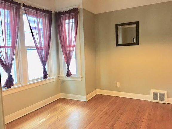 3rd image of 3846 N Janssen Ave #2