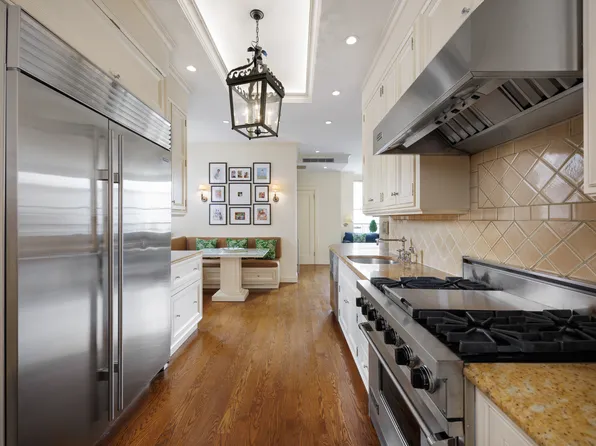 930 Park Avenue image 10 of 21