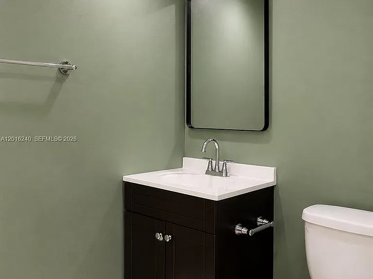 555 NE 30th St #404 — Photo 26