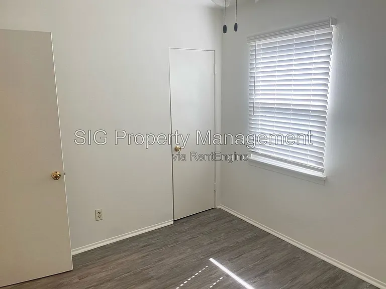 417 E Elmwood Ave #A — Photo 8