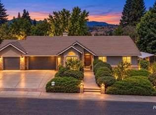 568 River Oaks Dr, Redding, CA 96001